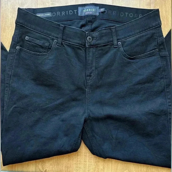 Torrid Bombshell Skinny Premium Stretch High-Rise Jean, Black, Size 18R - Picture 15 of 16
